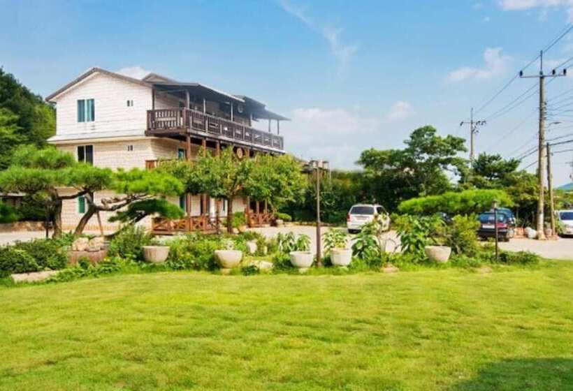 Gyeongju Bonjour Pension