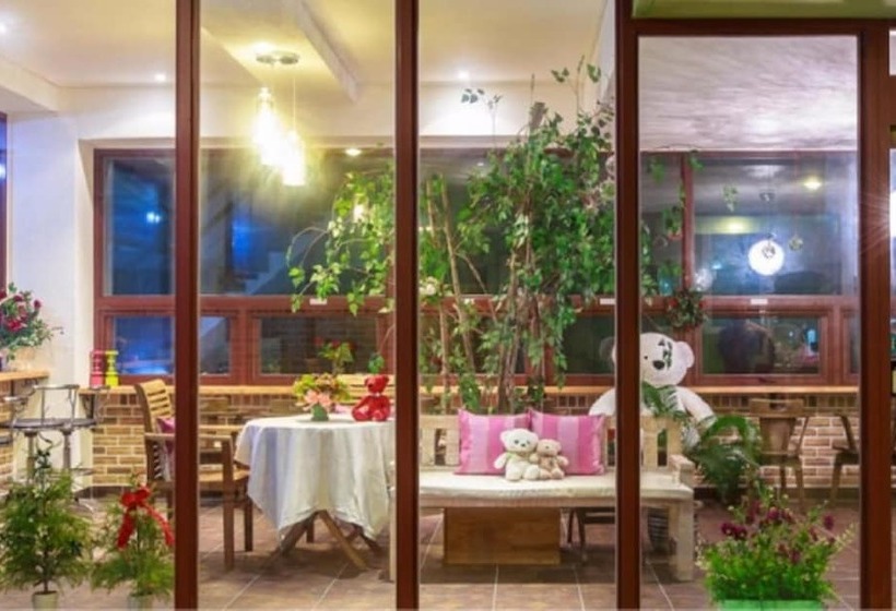 Castles Pebble Beach Pension