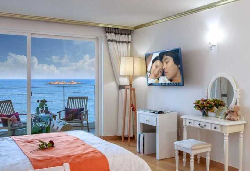 Castles Pebble Beach Pension