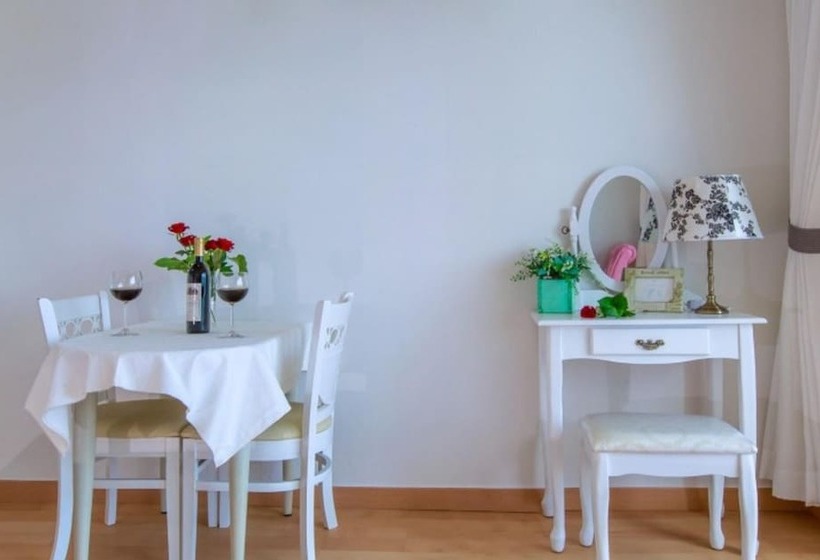 Castles Pebble Beach Pension