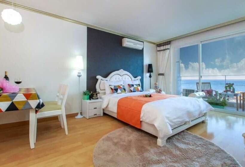 Castles Pebble Beach Pension