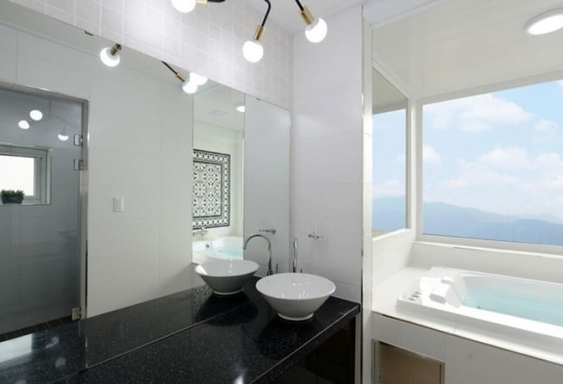 Danyang Avichae Pension