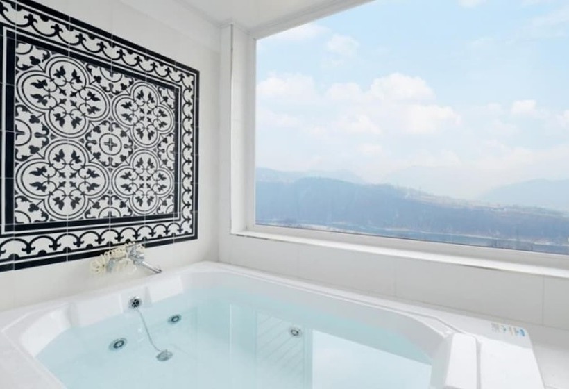 Danyang Avichae Pension