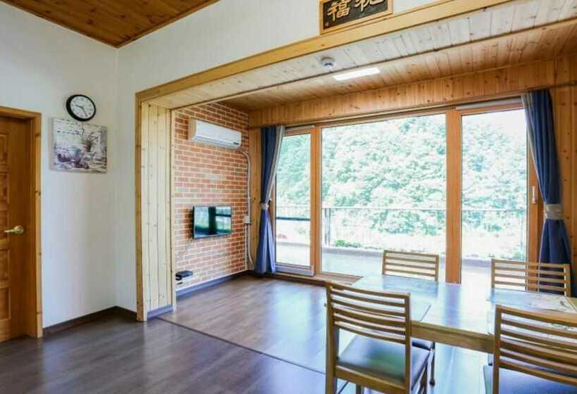 Danyang Kkottteuran Pension