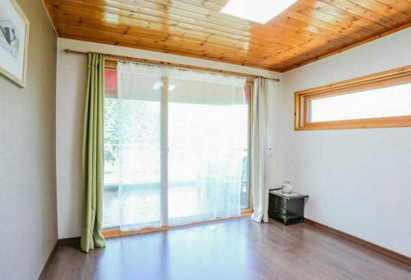 Danyang Kkottteuran Pension