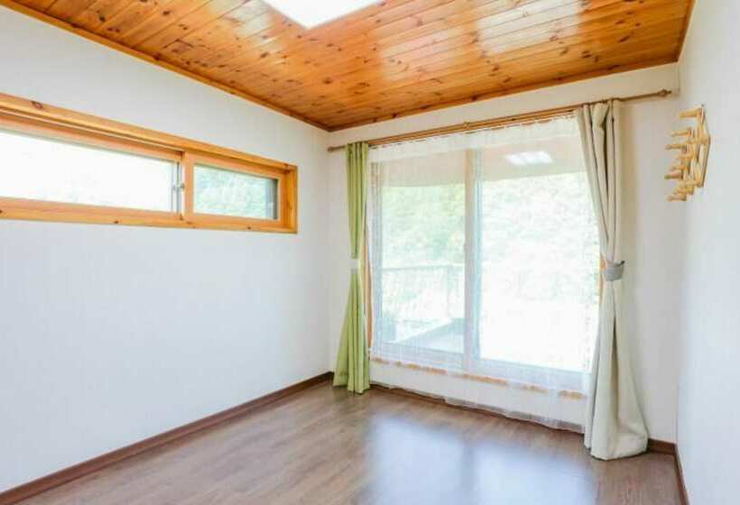 Danyang Kkottteuran Pension