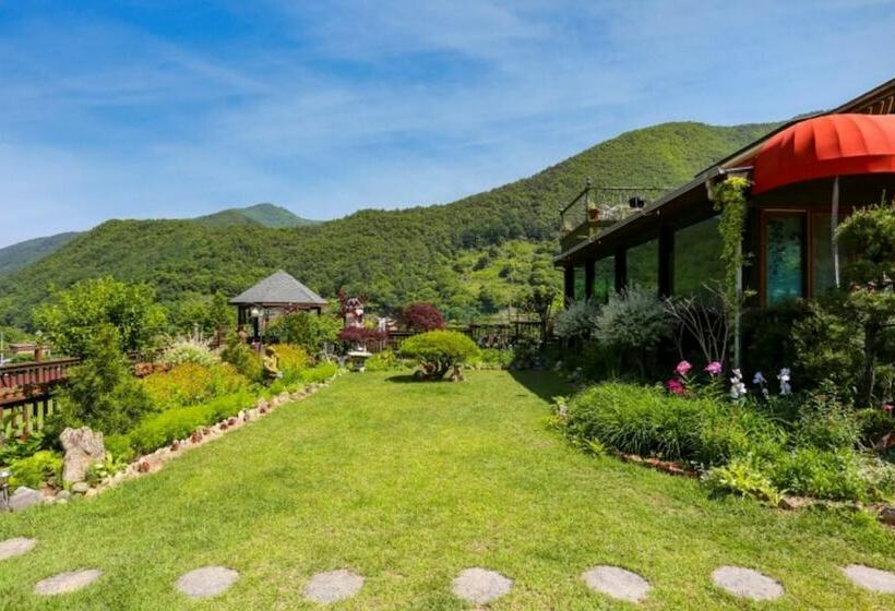 Danyang Kkottteuran Pension