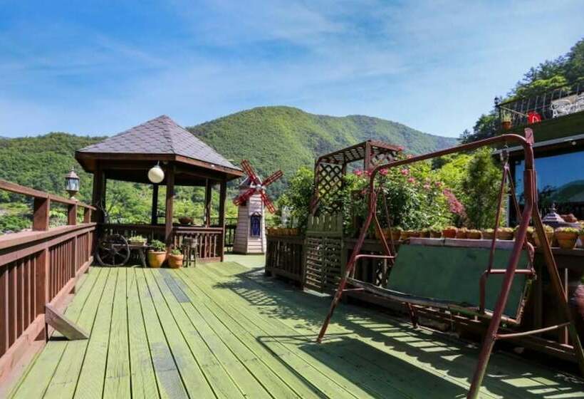 Danyang Kkottteuran Pension