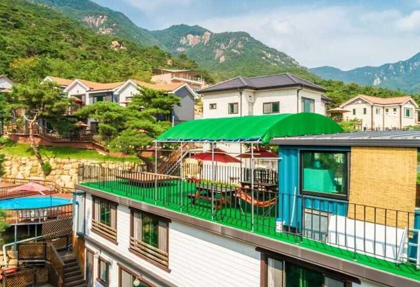 Four Seasons Pension Jecheon