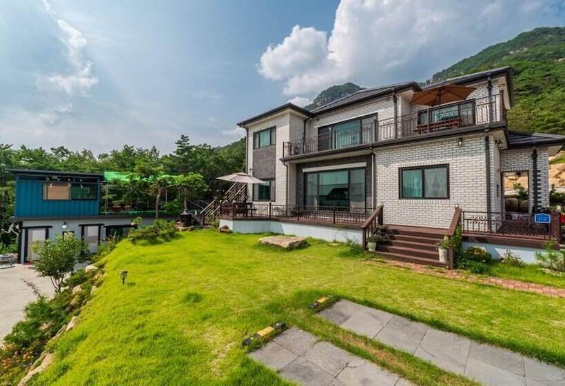 Four Seasons Pension Jecheon