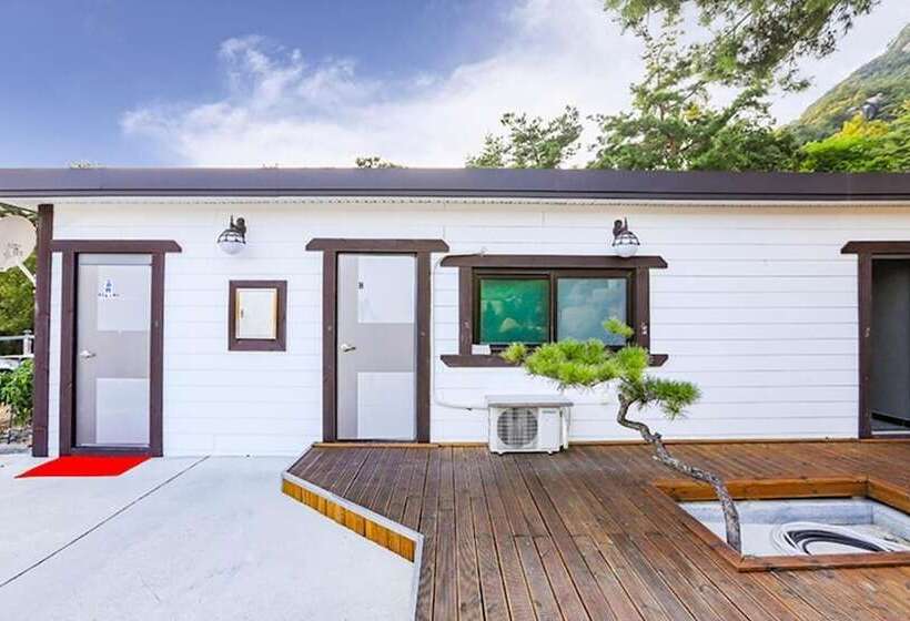 Four Seasons Pension Jecheon