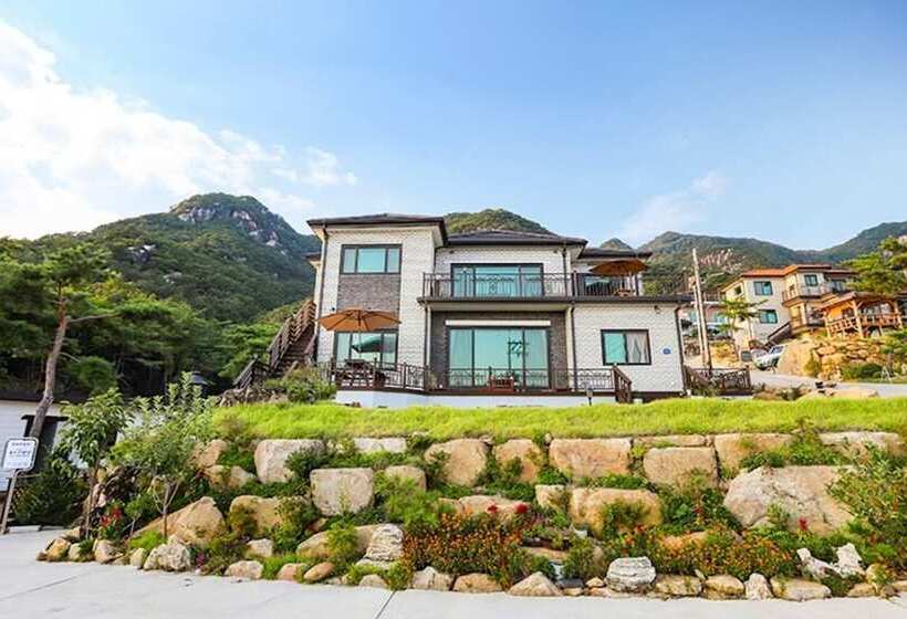 Four Seasons Pension Jecheon