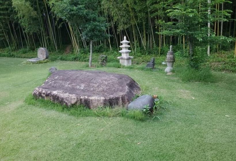 Gangjin Dahyang Sochuk Hanok Pension