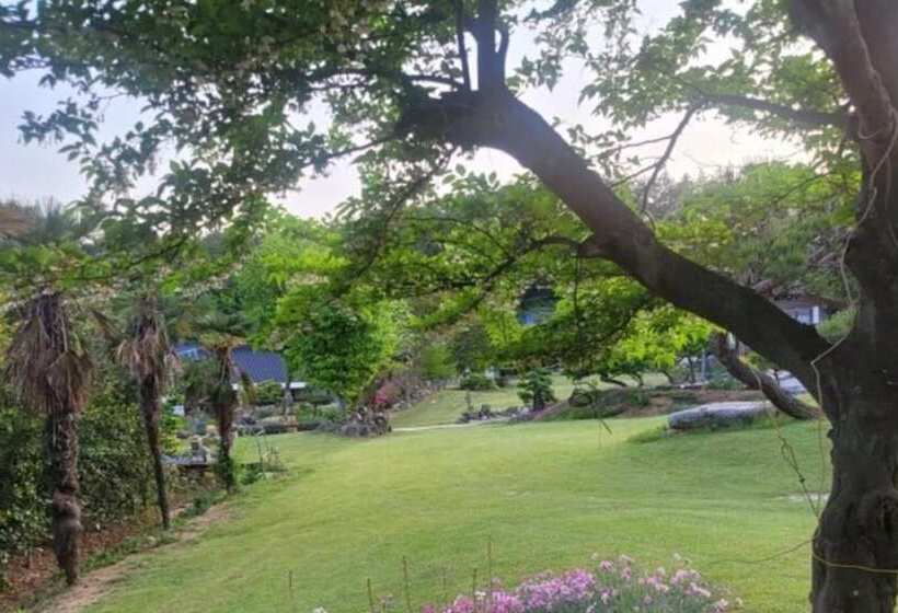 Gangjin Dahyang Sochuk Hanok Pension