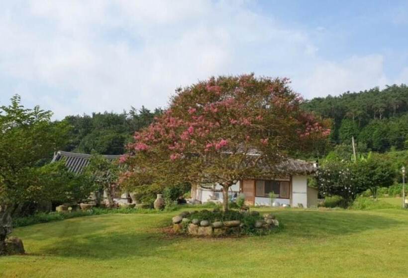 Gangjin Dahyang Sochuk Hanok Pension