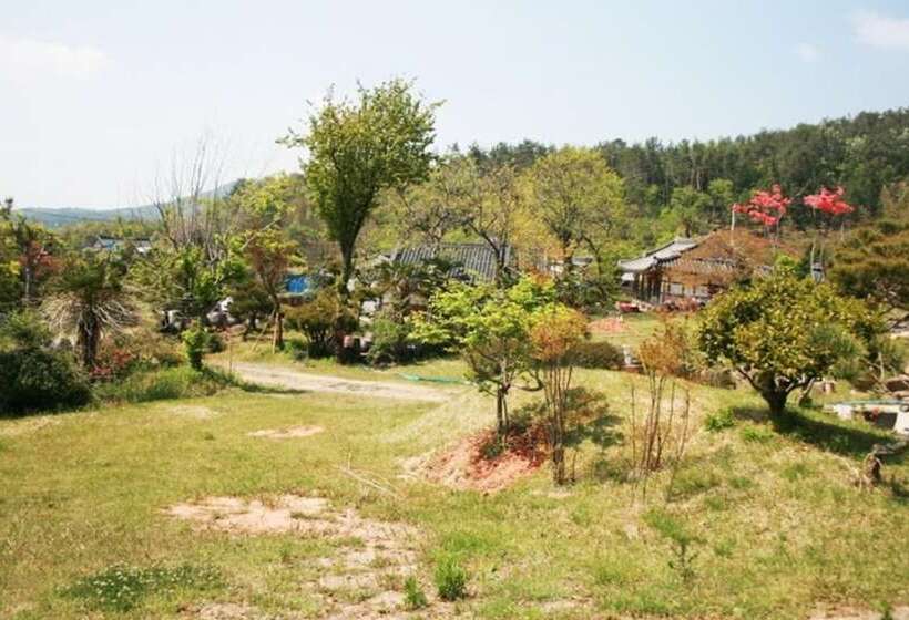 Gangjin Dahyang Sochuk Hanok Pension