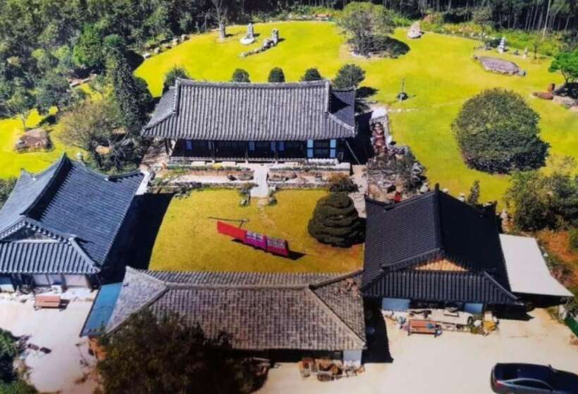 Gangjin Dahyang Sochuk Hanok Pension