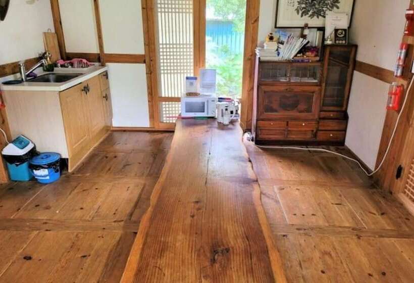 Gangjin Dahyang Sochuk Hanok Pension