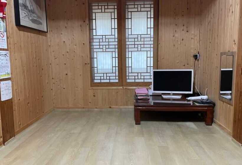 Gangjin Dahyang Sochuk Hanok Pension