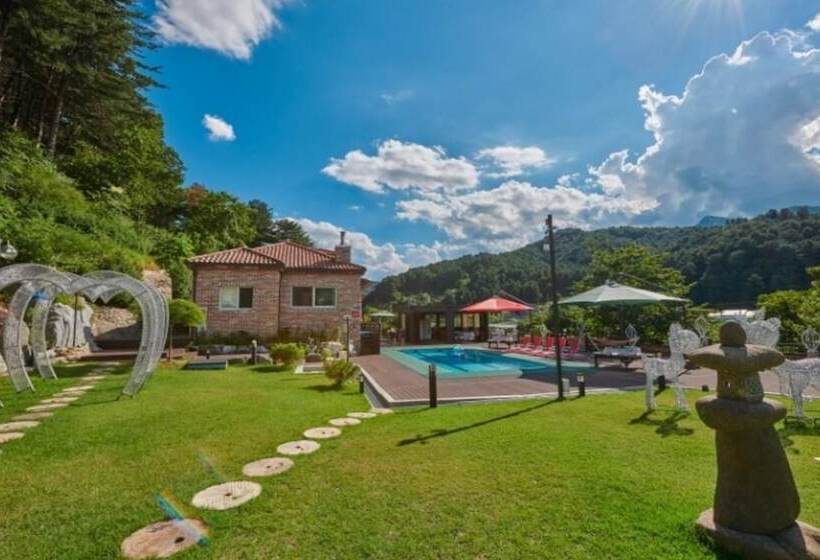 Gapyeong Min House Pension