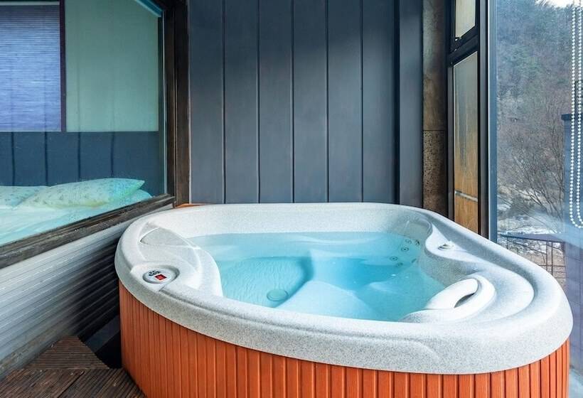 Gapyeong Poin Poolvilla Pension