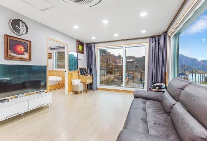 Gapyeong River52 Road Pension