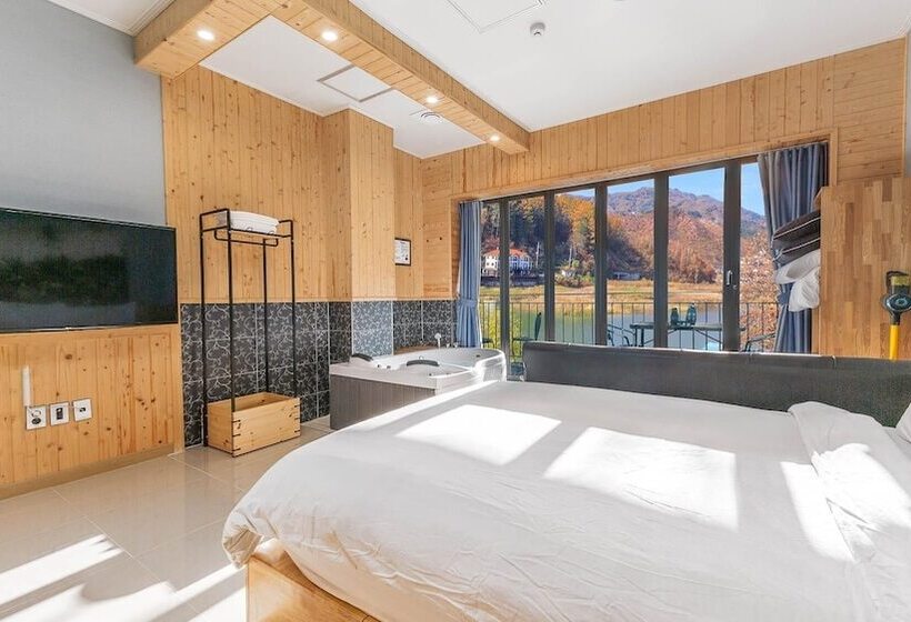 Gapyeong River52 Road Pension