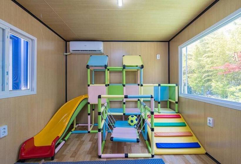 Geoje Rockspa Pension