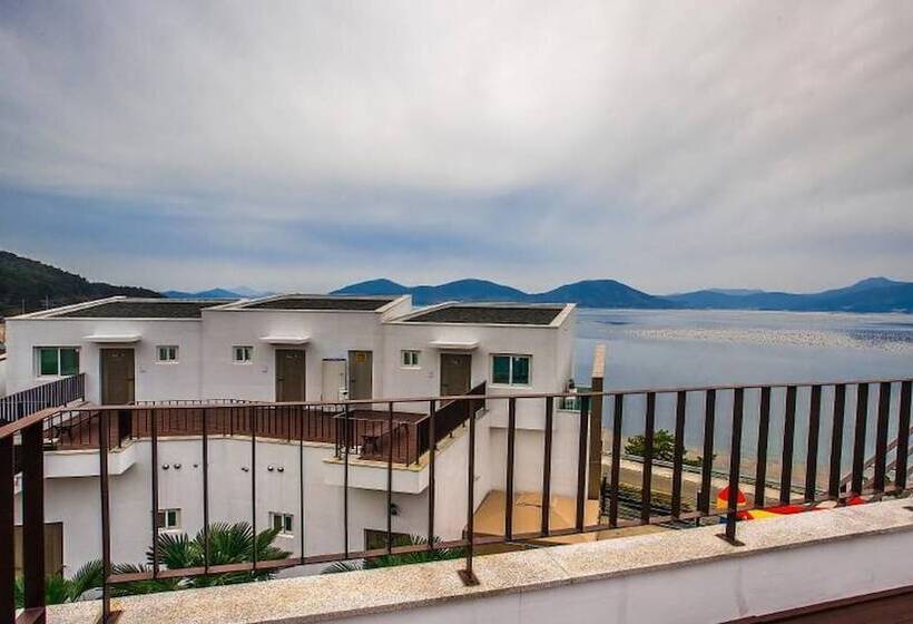 Geoje Rockspa Pension