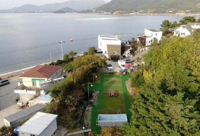 Geoje Rockspa Pension