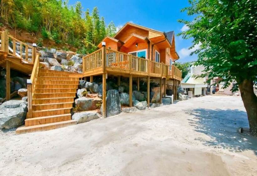 Geojedo Daehyang Pension