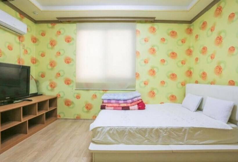 Geojedo Haeseong Beach Pension