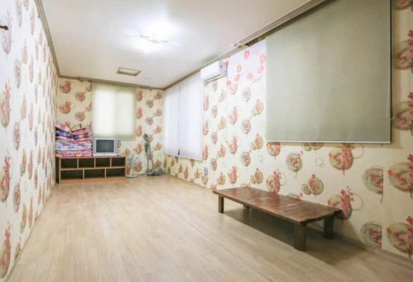 Geojedo Haeseong Beach Pension