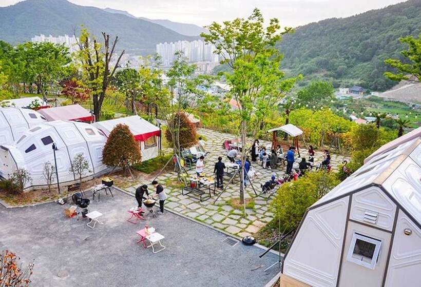 Geojedo Stone Hill Glamping Pension