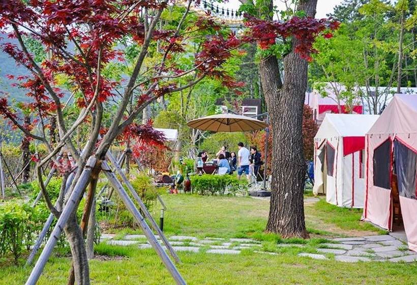 Geojedo Stone Hill Glamping Pension