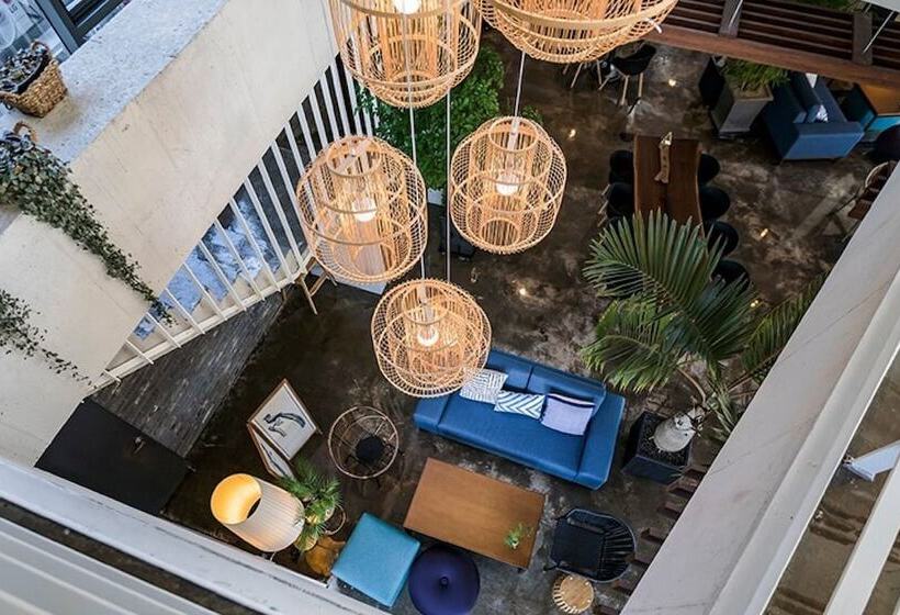 Geojedo Stone Hill Glamping Pension