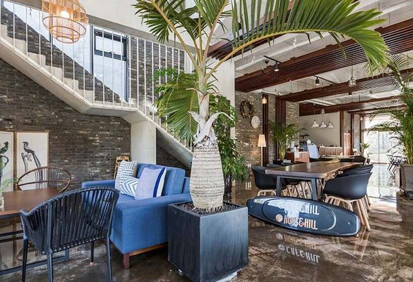 Geojedo Stone Hill Glamping Pension