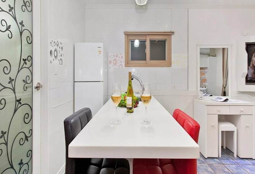 Geojedo Yujahyanggi Pension