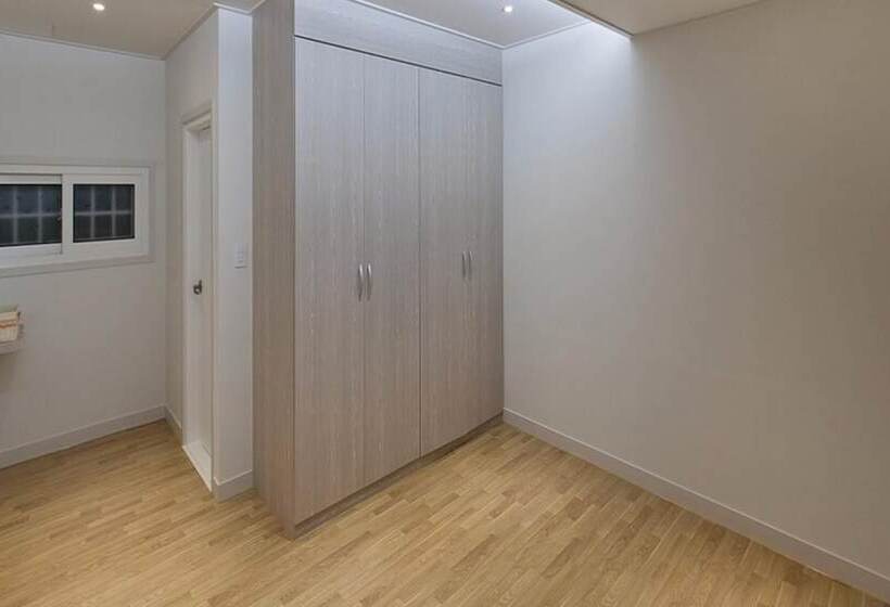 Geojedo Yujahyanggi Pension