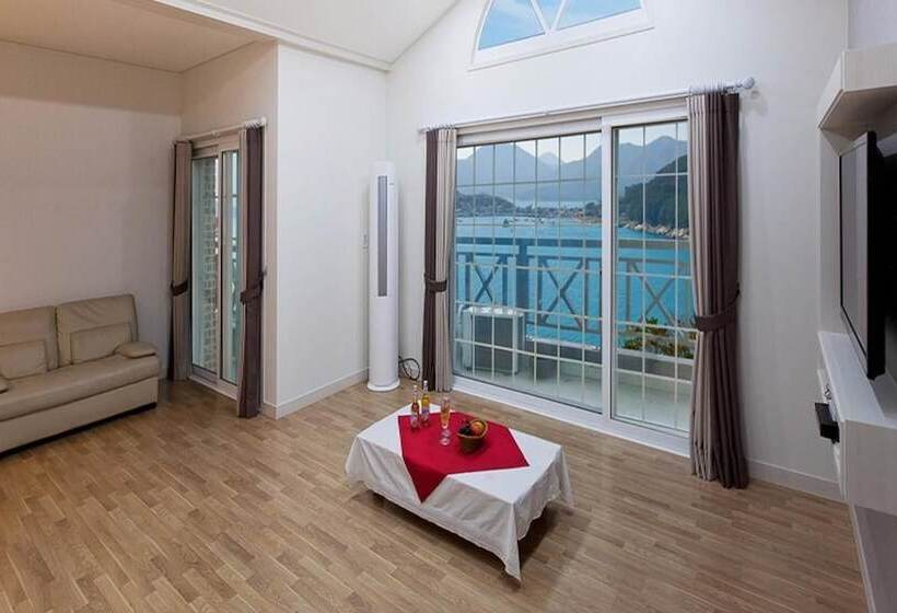 Geojedo Yujahyanggi Pension