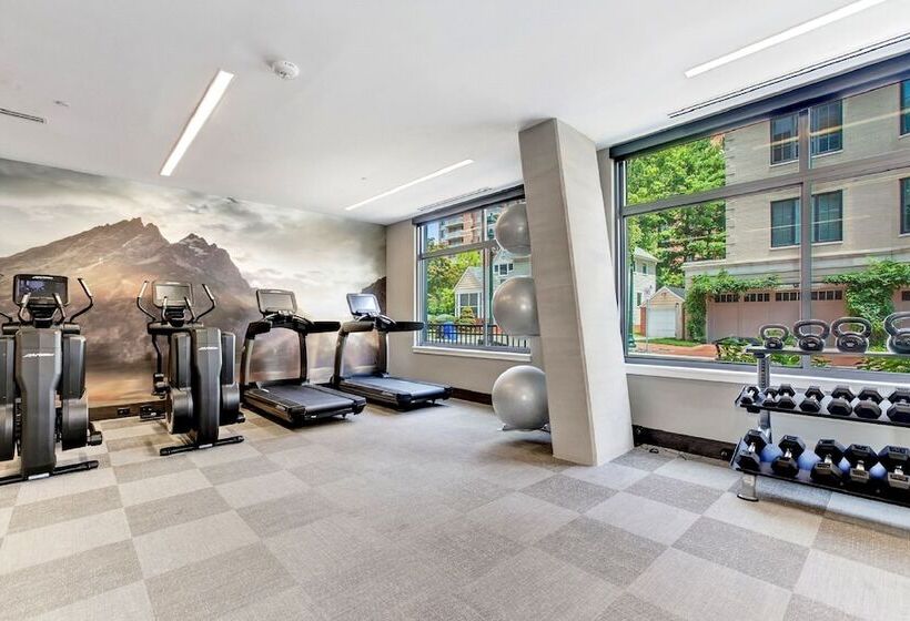 Global Luxury Suites At Bethesda Metro