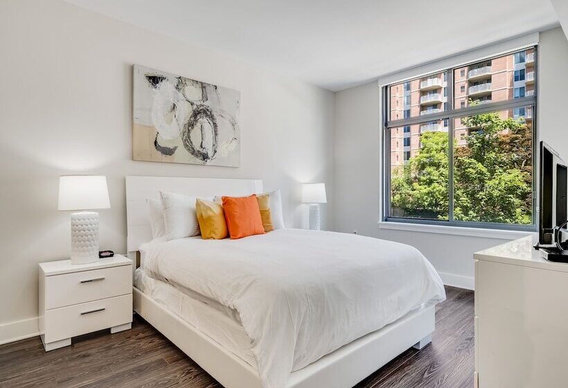 Global Luxury Suites At Bethesda Metro