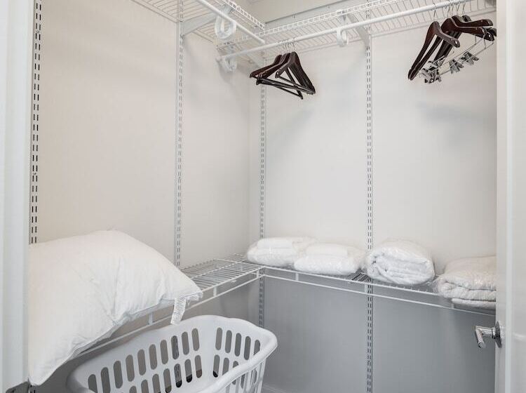 Global Luxury Suites At Bethesda Metro