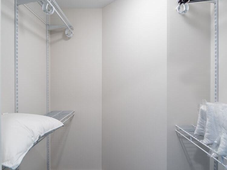 Global Luxury Suites At Bethesda Metro