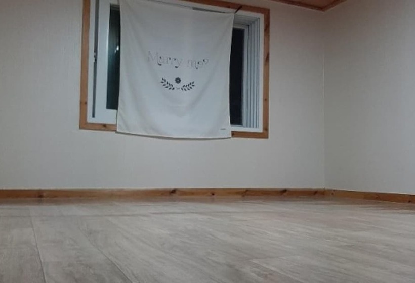 Goesan Byeolbitsanmagi Pension