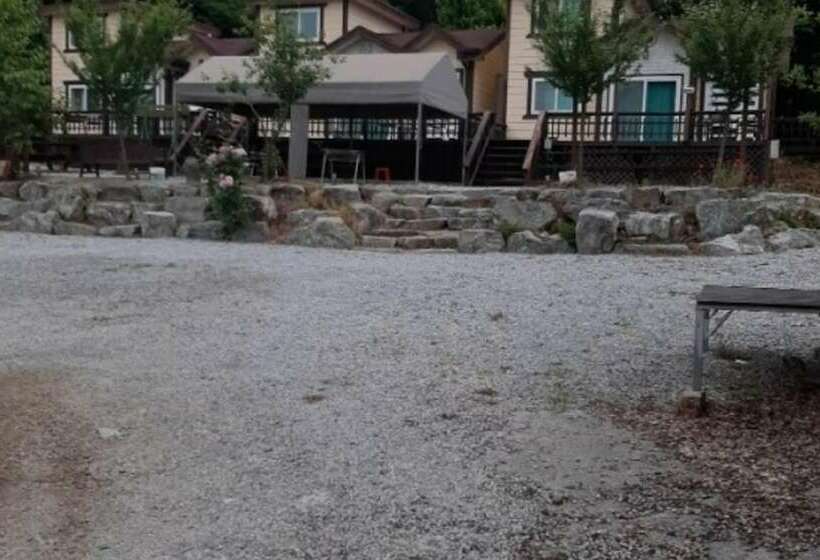 Goesan Byeolbitsanmagi Pension