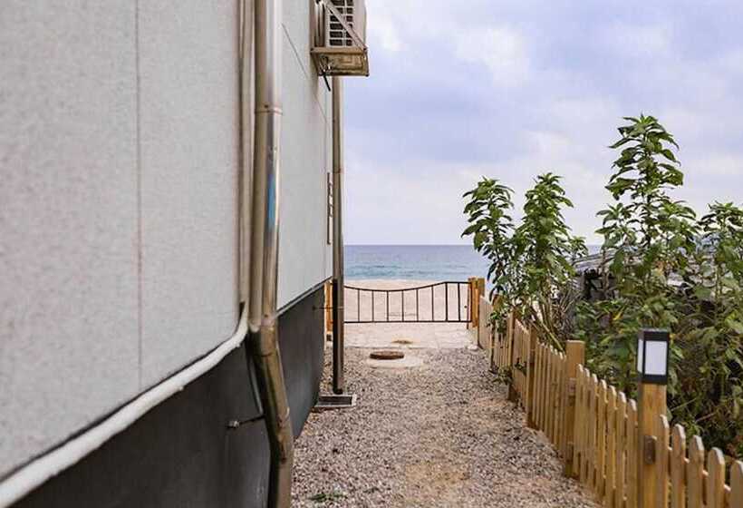 Goseong Badae Banhada Pension