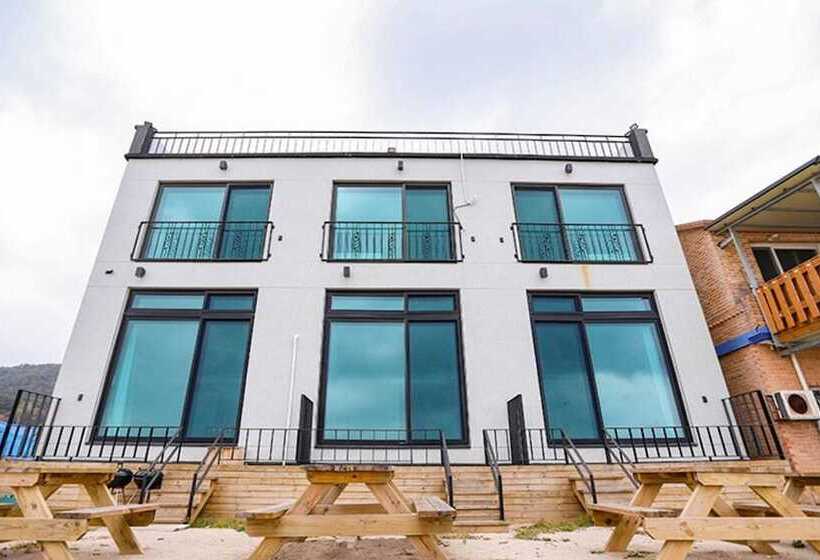 Goseong Badae Banhada Pension