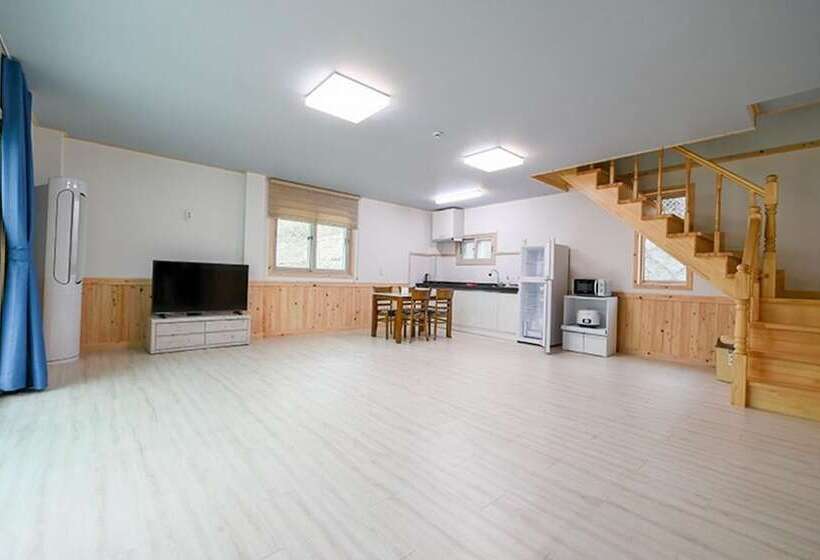 Goseong San Deul Bada Pension