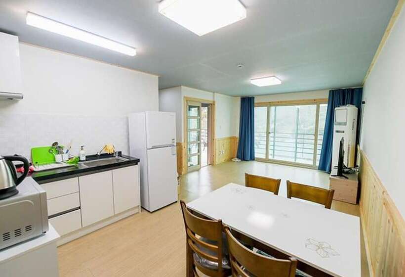 Goseong San Deul Bada Pension